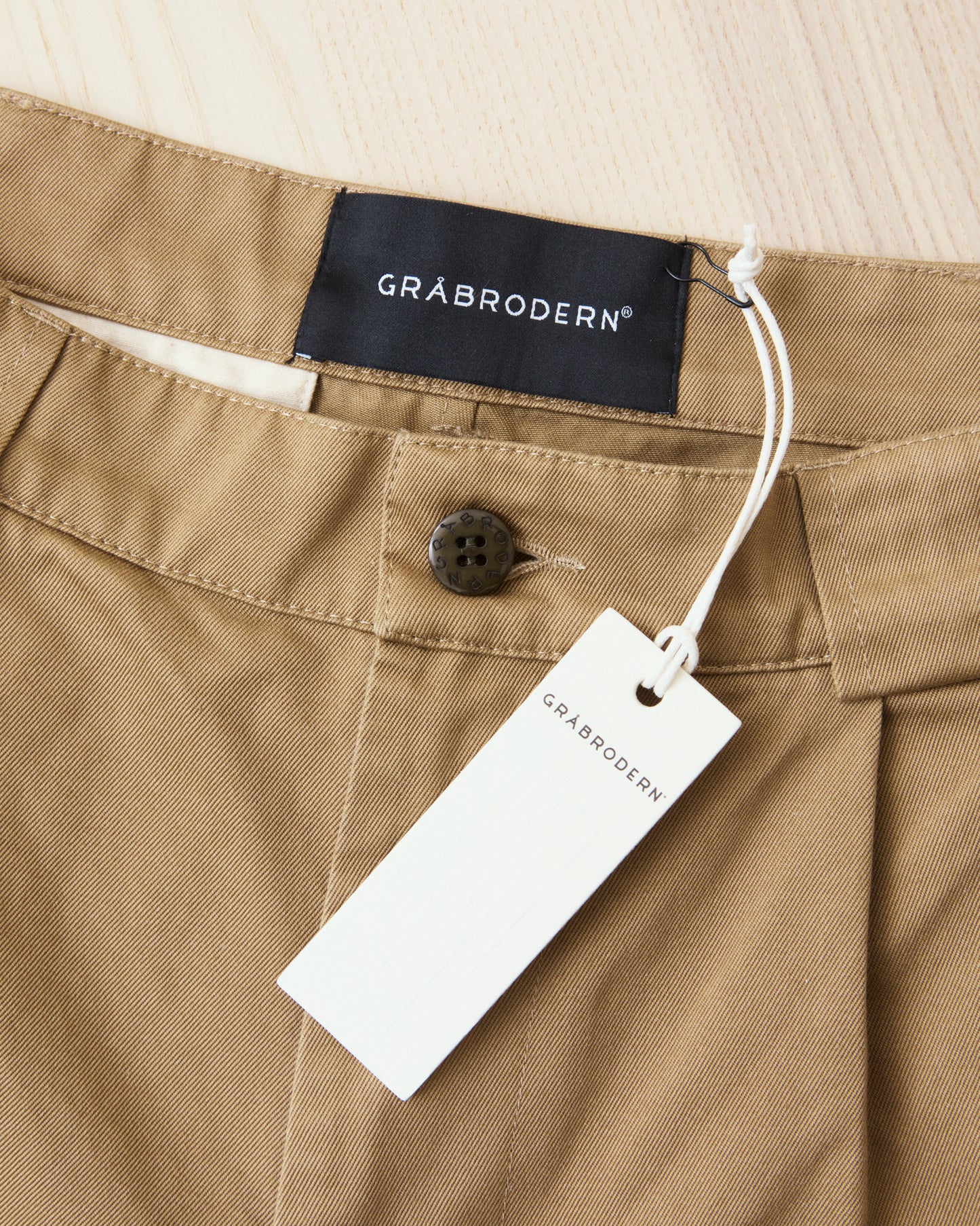 Gråbrodern Eke Pleat Relaxed Chino Italian Khaki Twill Light Rinse