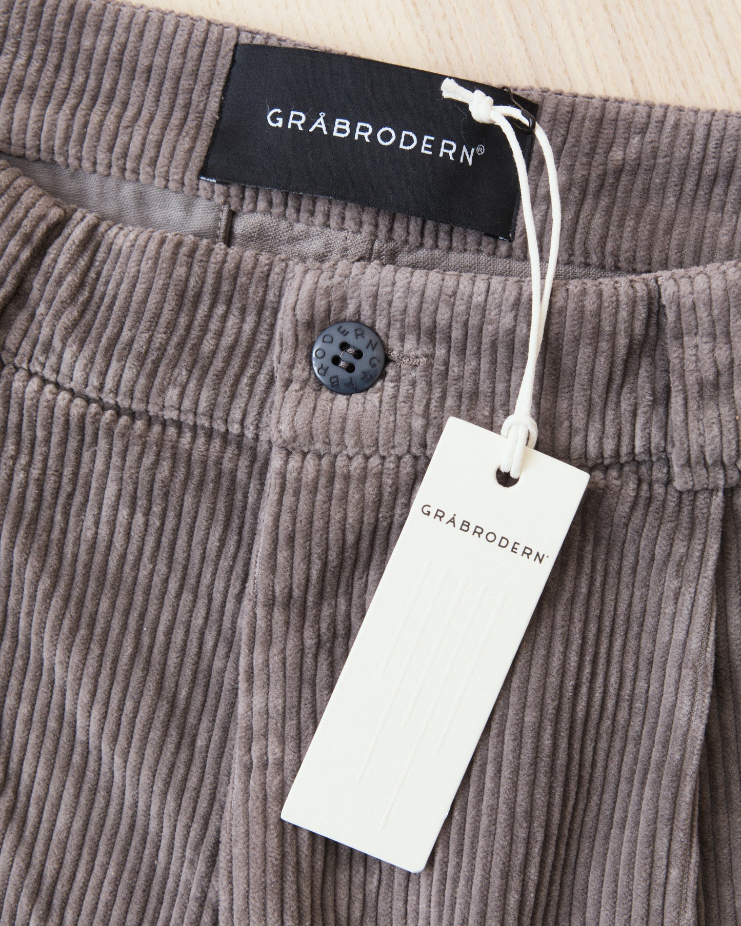 Gråbrodern Eke Pleat Relaxed Chino Steel Corduroy Light Rinse