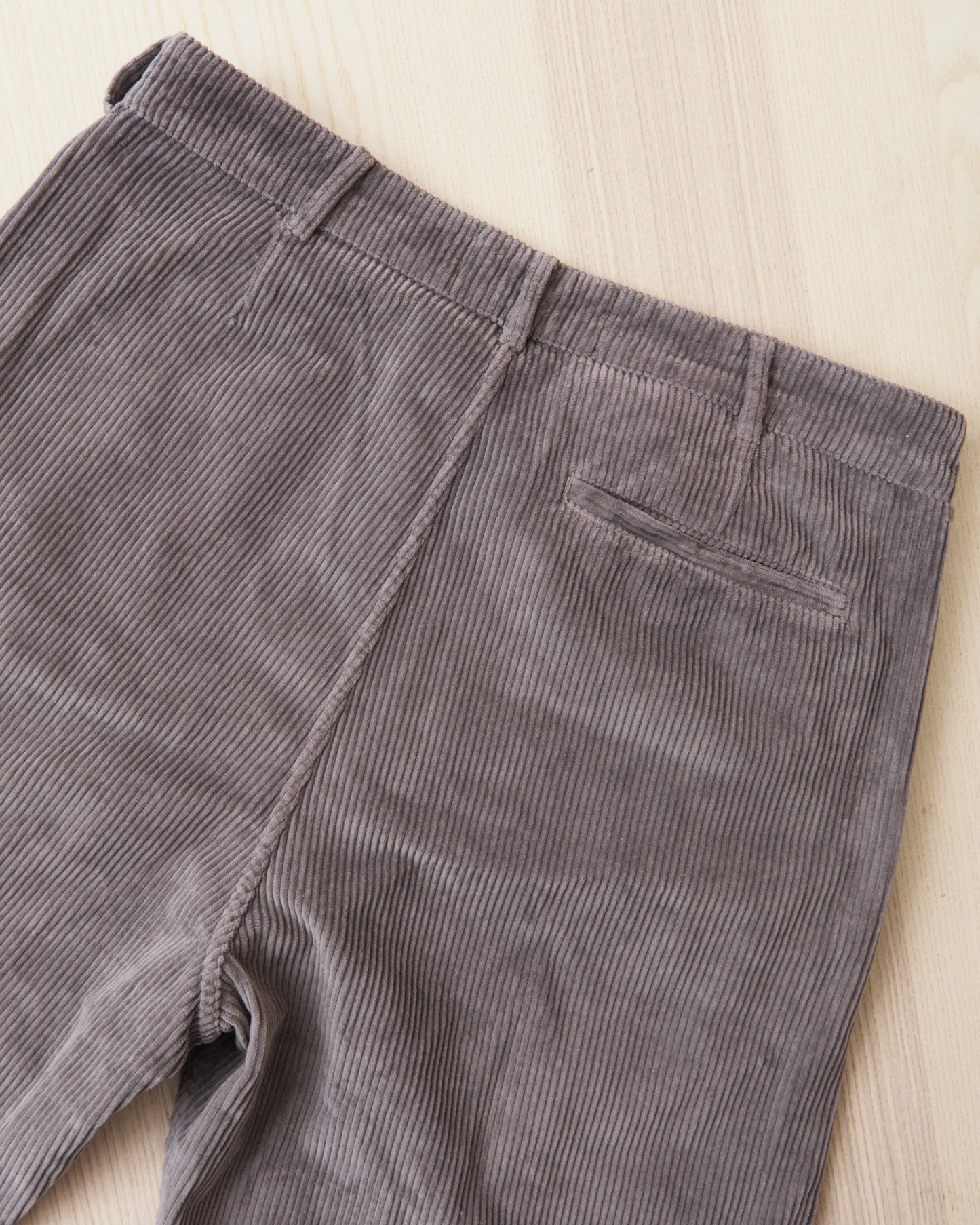 Gråbrodern Eke Pleat Relaxed Chino Steel Corduroy Light Rinse