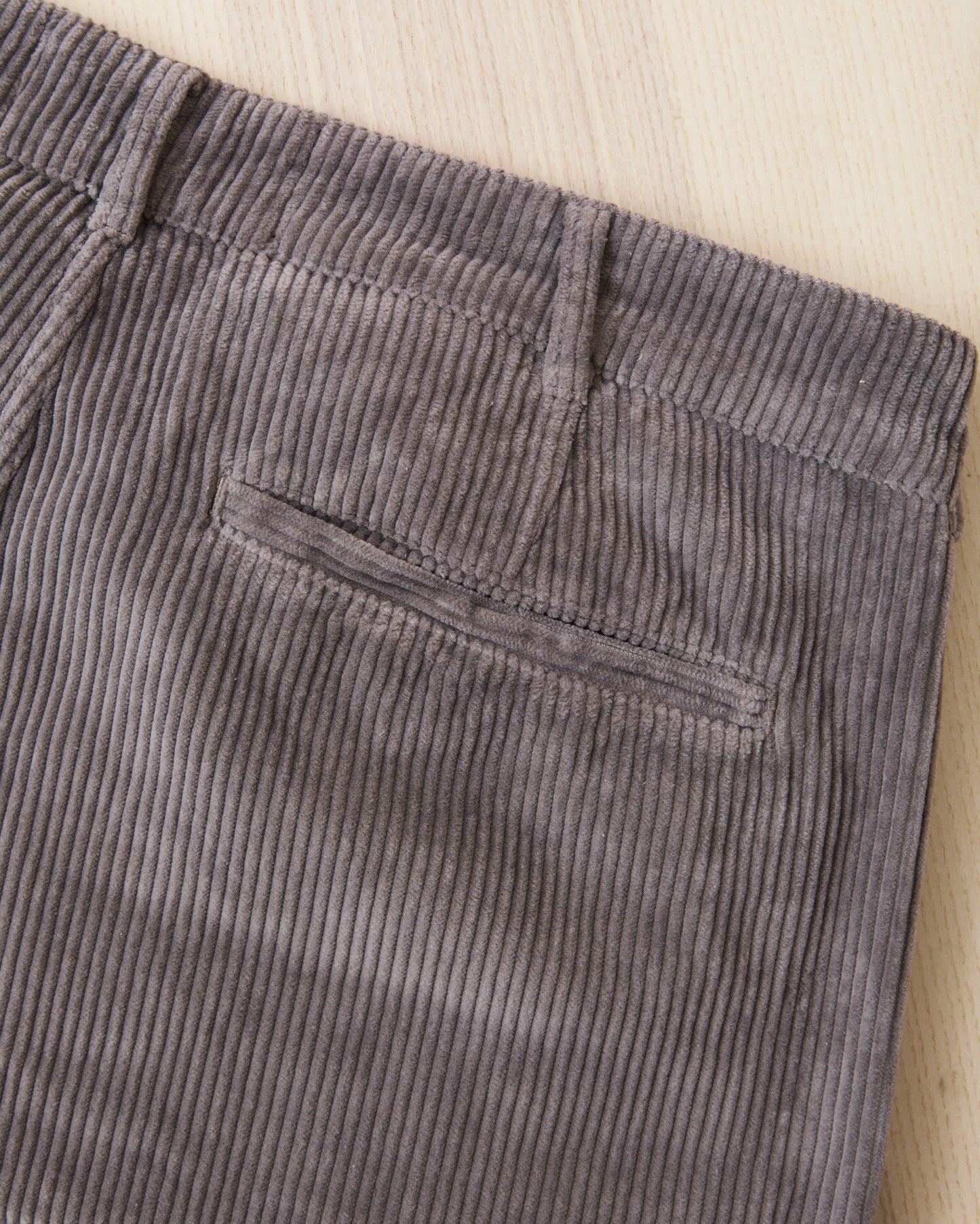 Gråbrodern Eke Pleat Relaxed Chino Steel Corduroy Light Rinse