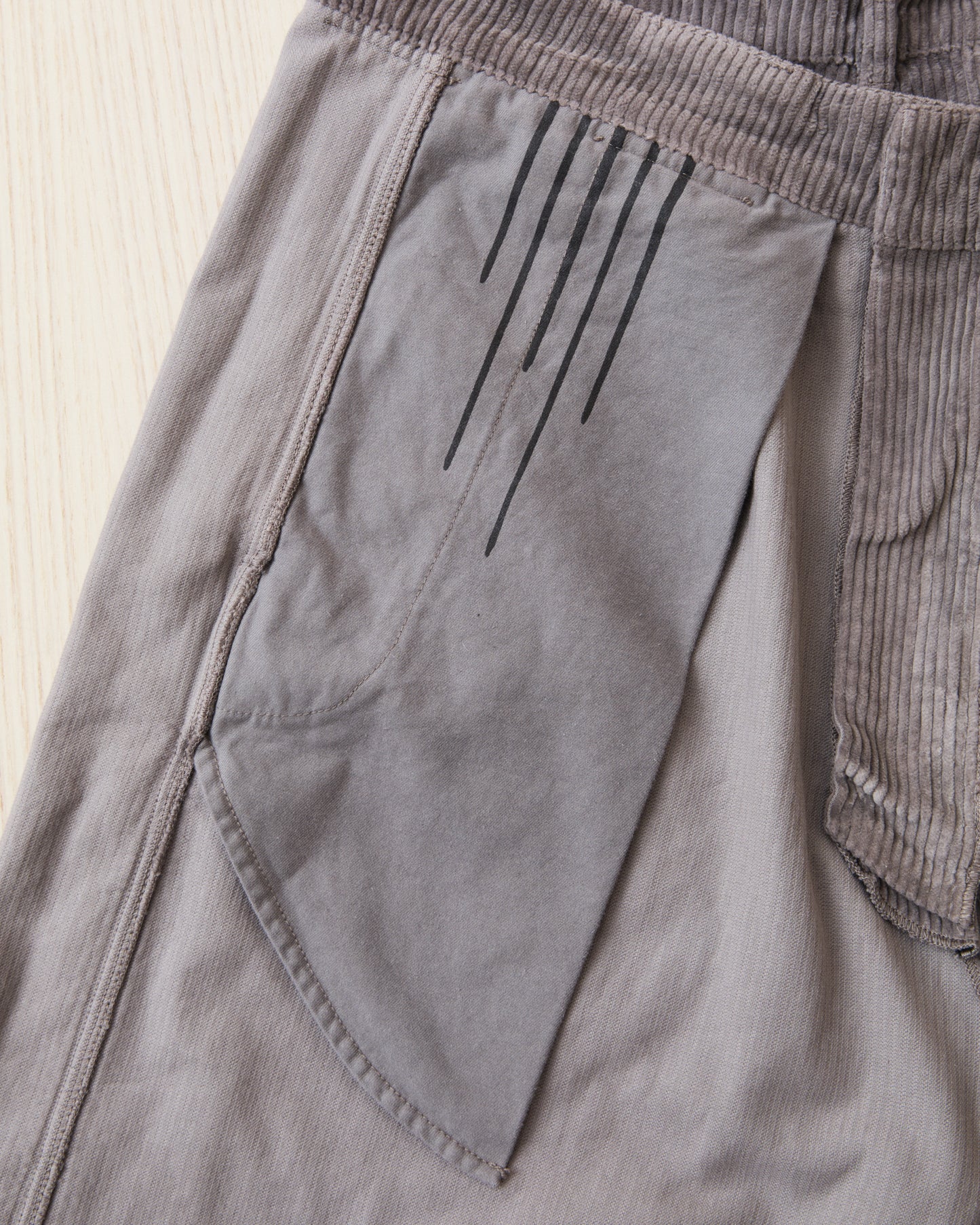 Gråbrodern Eke Pleat Relaxed Chino Steel Corduroy Light Rinse