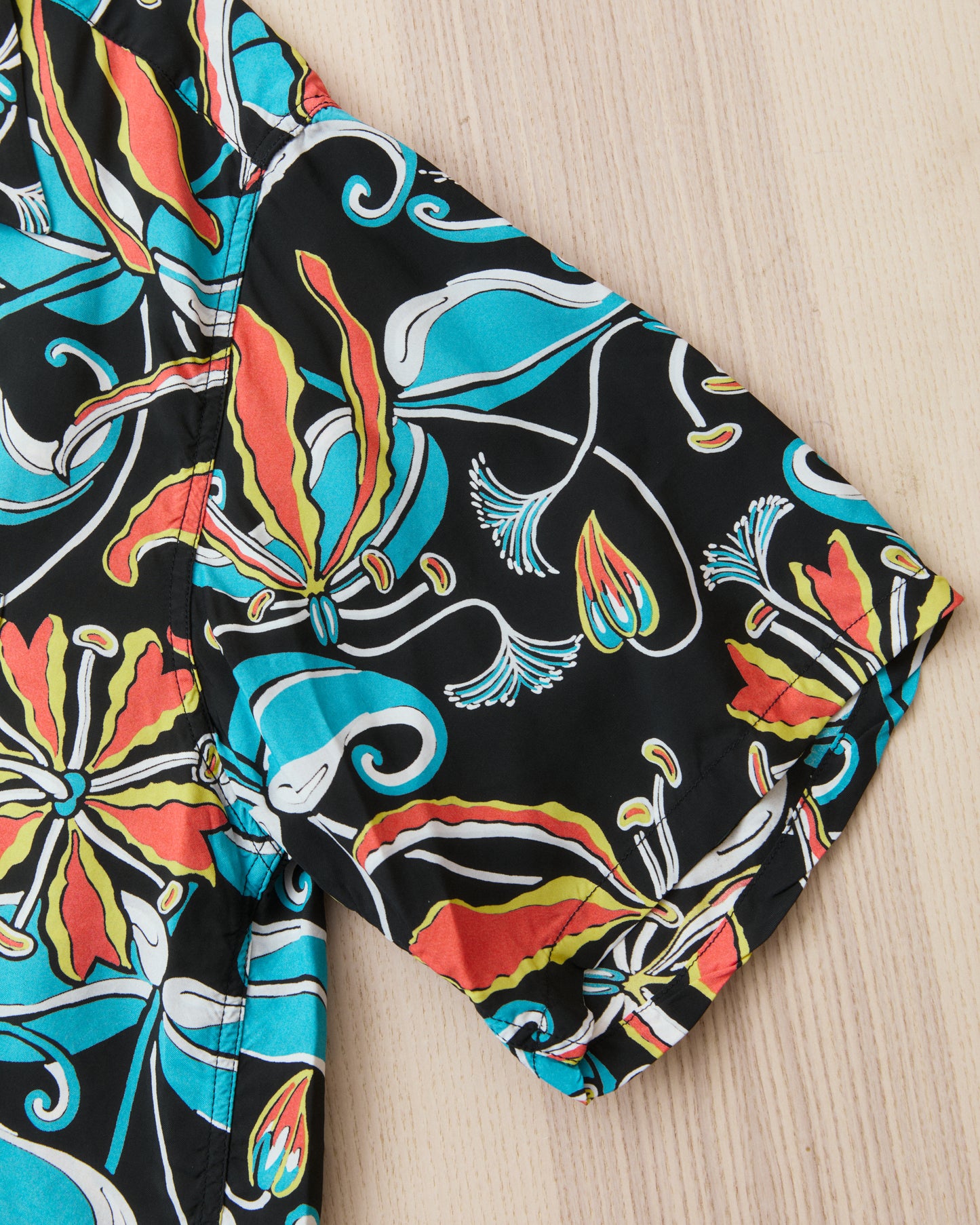 Sun Surf SS39619 Rayon Hawaiian Short Sleeve Shirt "Spider Lily"