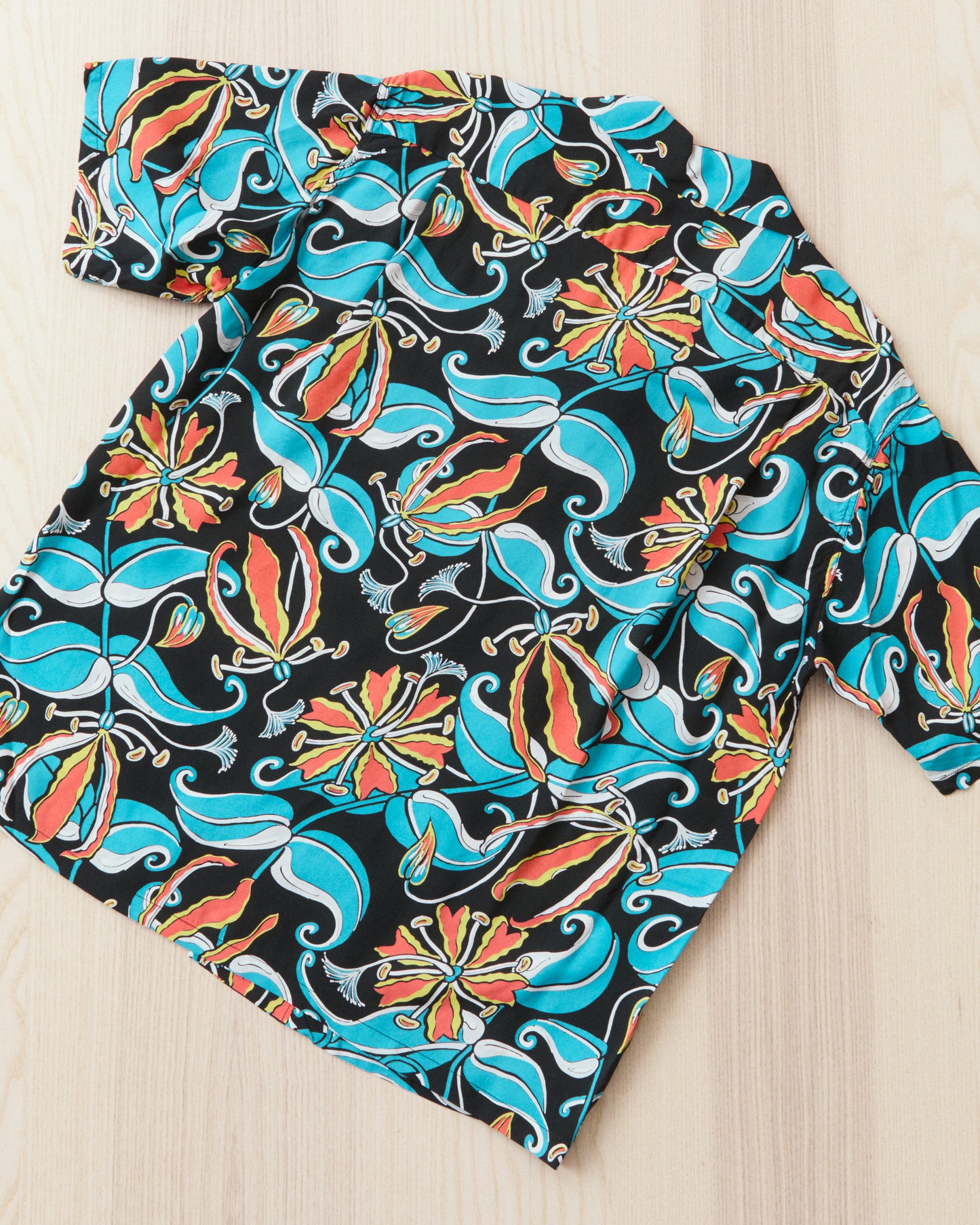 Sun Surf SS39619 Rayon Hawaiian Short Sleeve Shirt "Spider Lily"