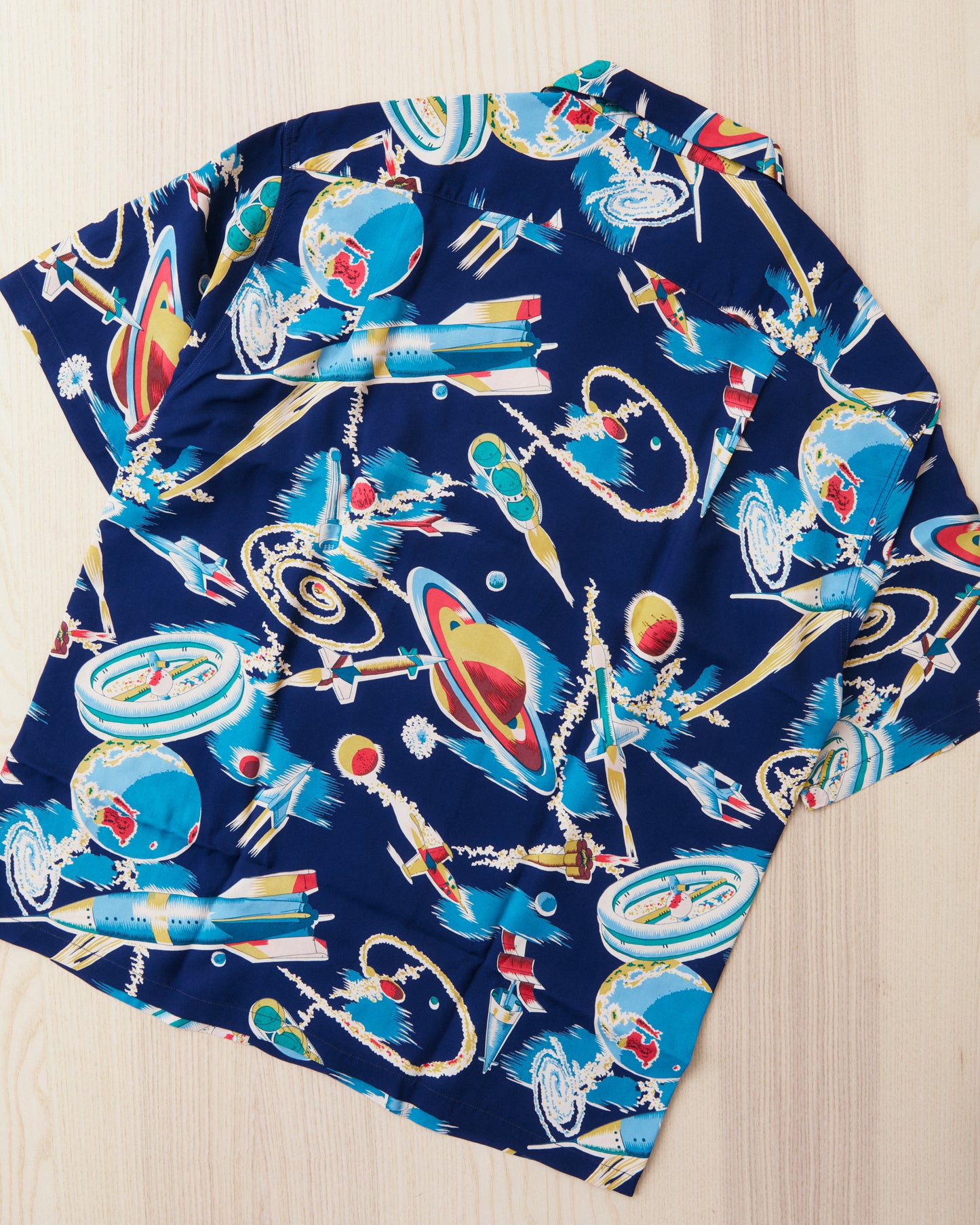 Sun Surf SS39743 Aloha Filament Rayon Shirt Special Edition "The Space Ship"