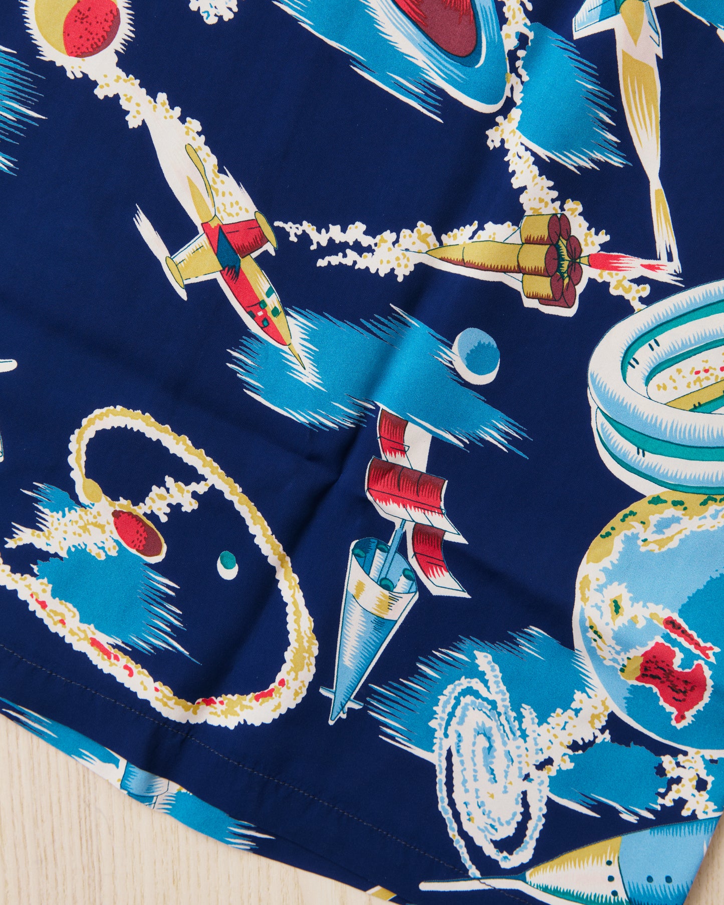 Sun Surf SS39743 Aloha Filament Rayon Shirt Special Edition "The Space Ship"