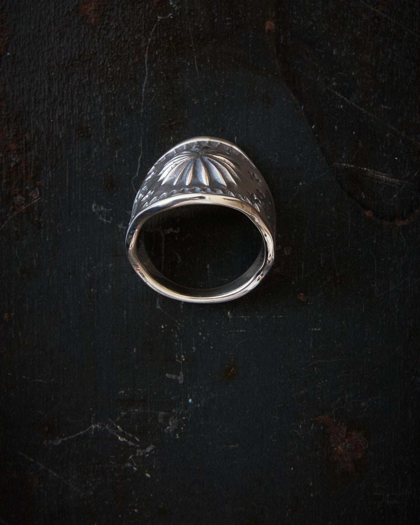Larry Smith Oyster Ring Repousse RG-0083