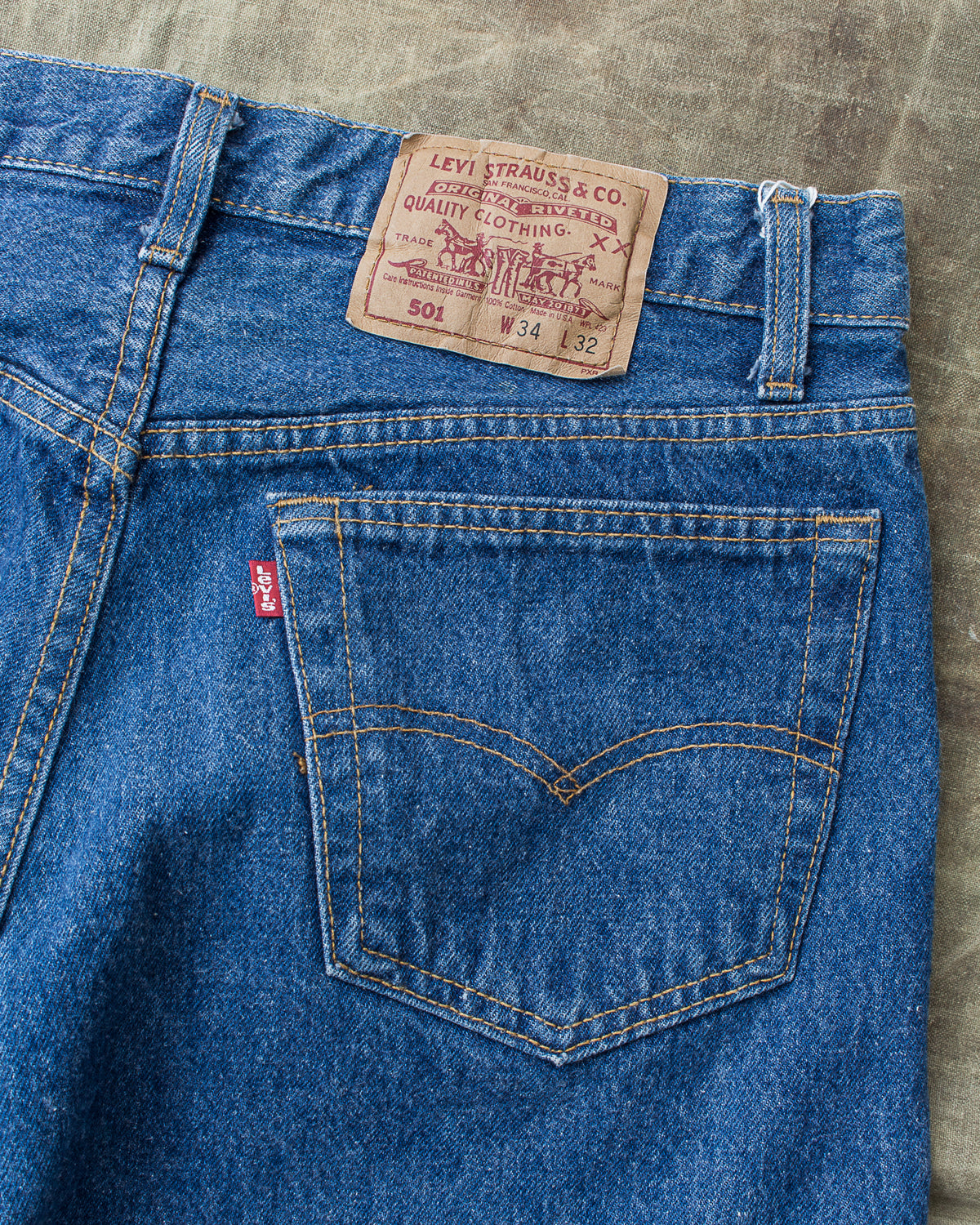 Vintage 1980's Made in USA Levi's 501 Jeans W 34 / L 32 No. 20