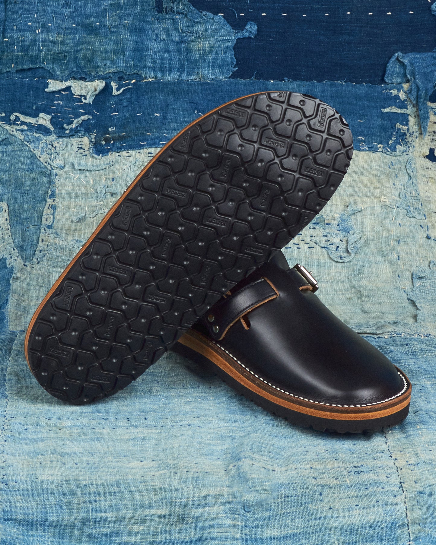 Zerrows Slit Sandal Black