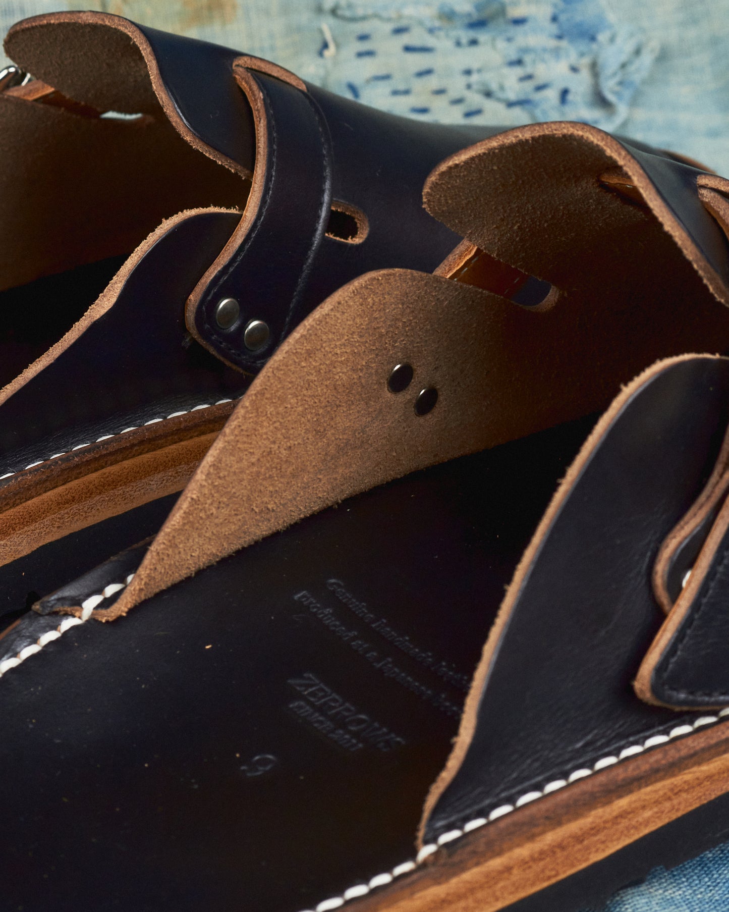 Zerrows Slit Sandal Black