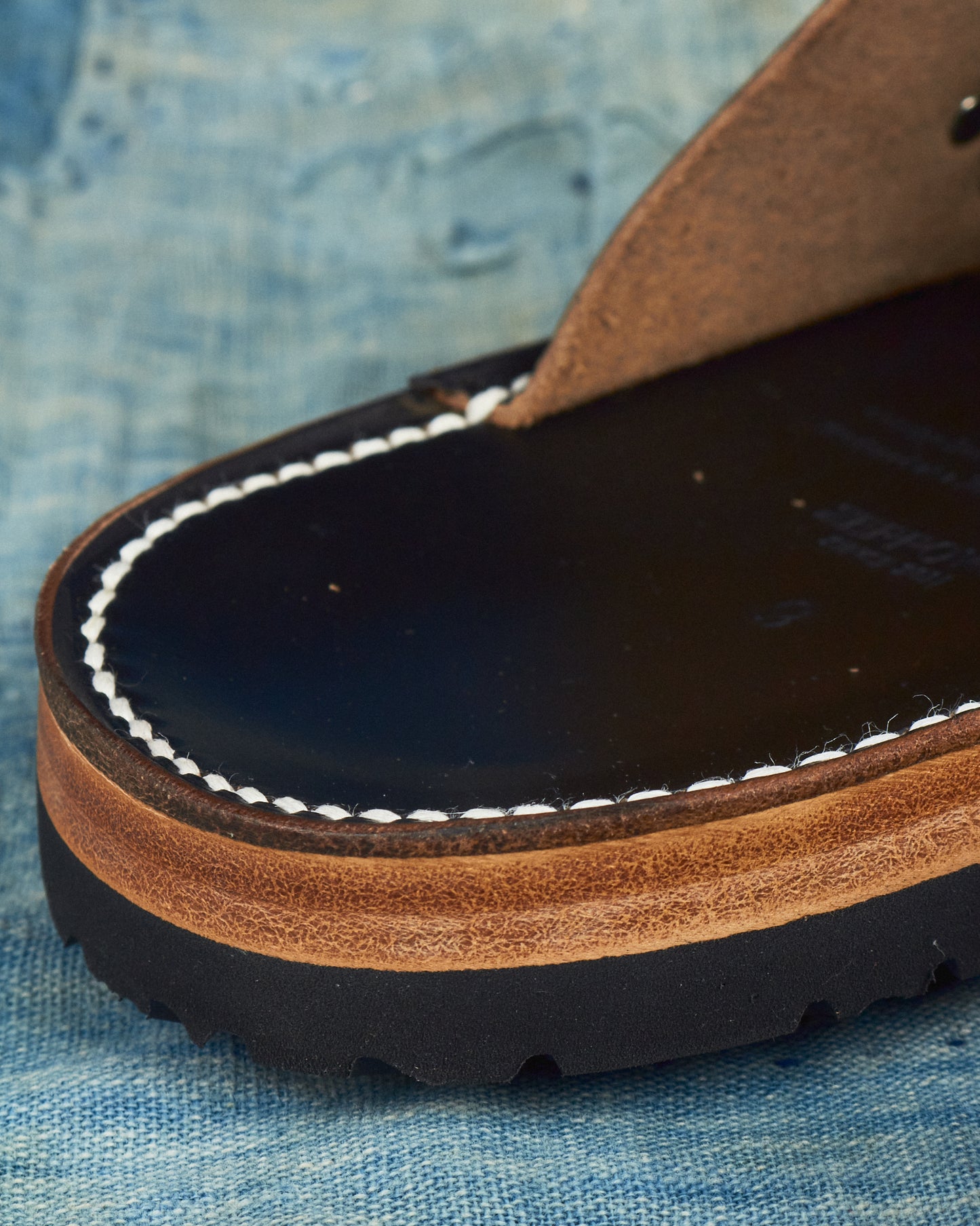 Zerrows Slit Sandal Black