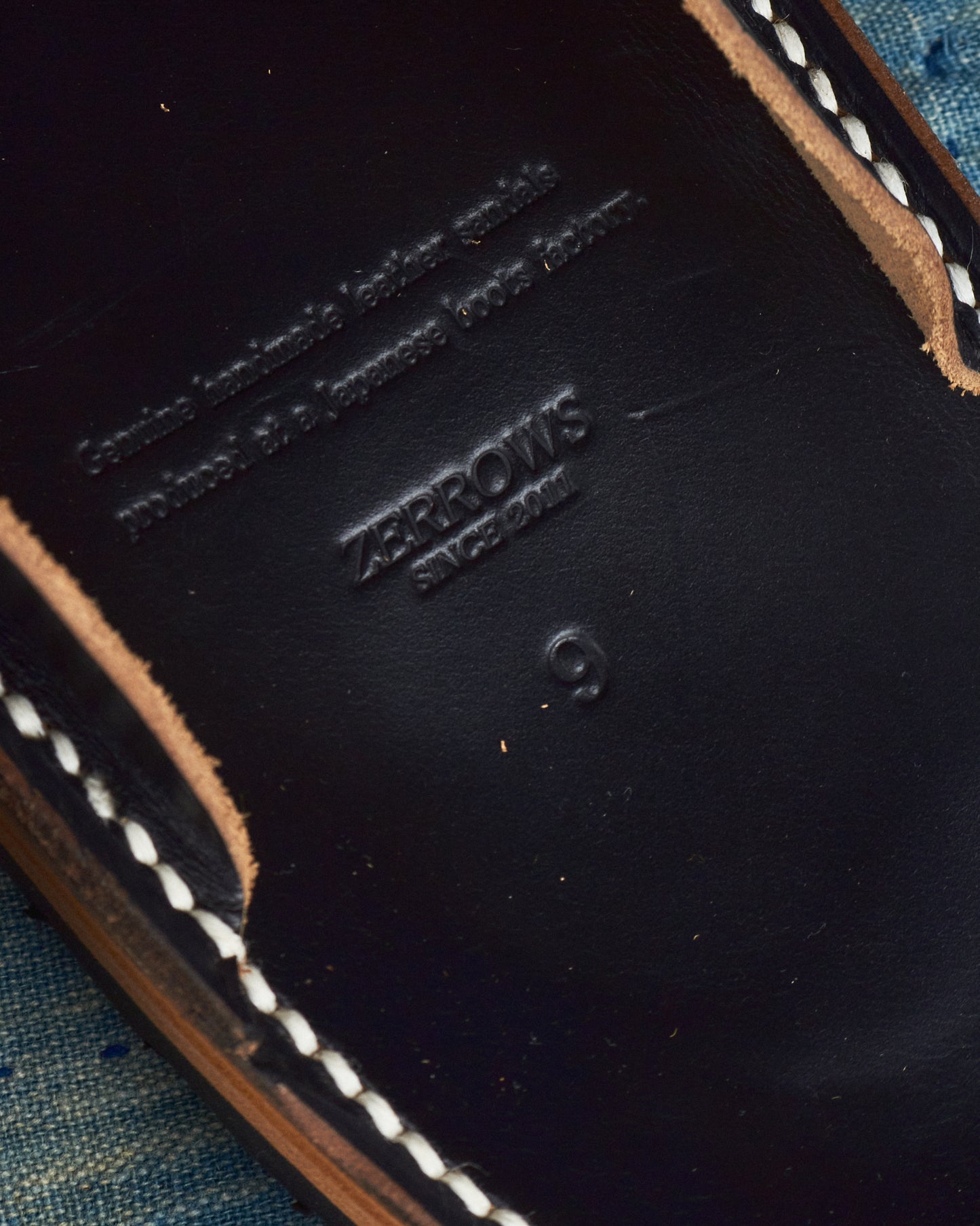 Zerrows Slit Sandal Black