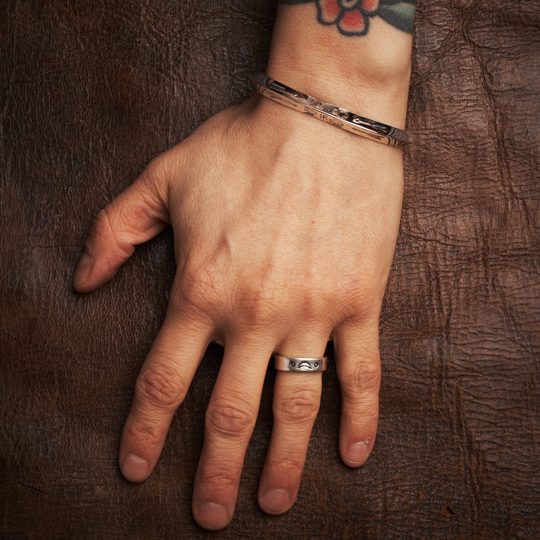 Larry Smith Triangle Bracelet Thunderbird BR-0107 – Second Sunrise