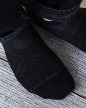 Darn Tough 1039 Merino Wool Run No Show Tab Ultra-Lightweight With Cushion Black Socks