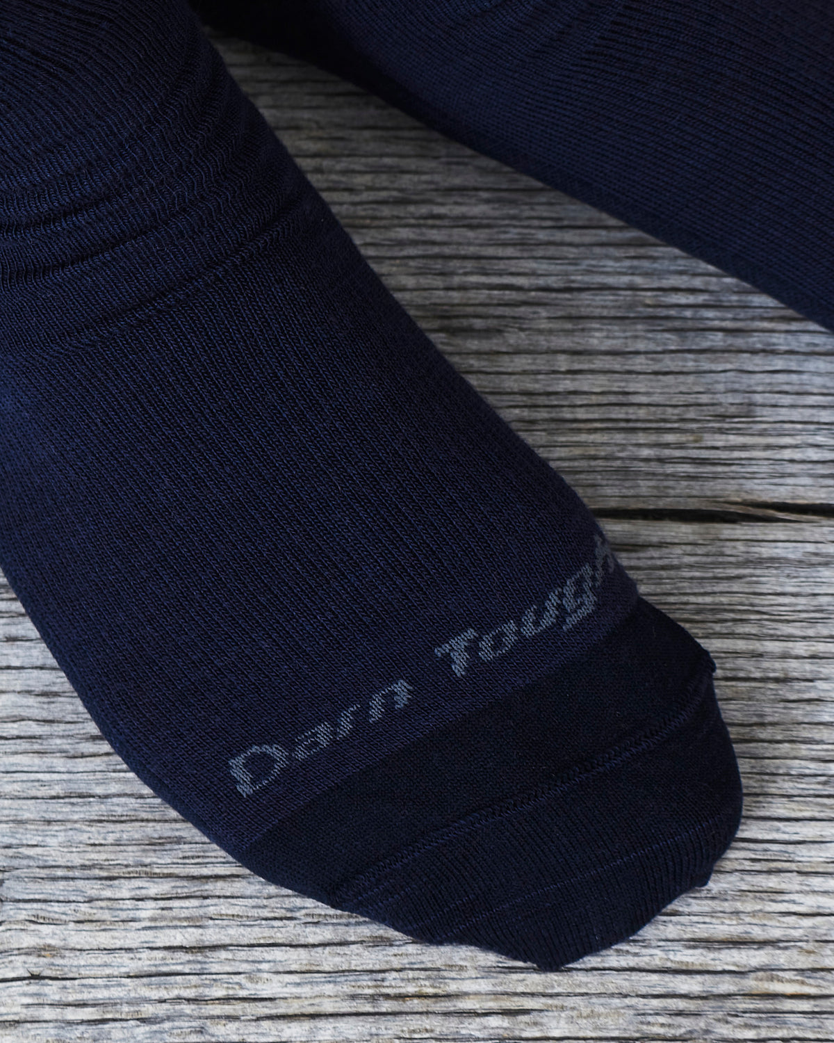 Darn Tough 1480 Navy Merino Wool Lifestyle Mid-Calf Lightweight Socks