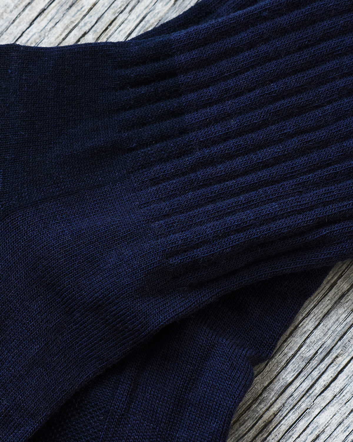 Darn Tough 1480 Navy Merino Wool Lifestyle Mid-Calf Lightweight Socks