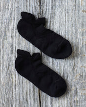 Darn Tough 1039 Black Merino Wool Run No Show Tab Ultra-Lightweight With Cushion Socks