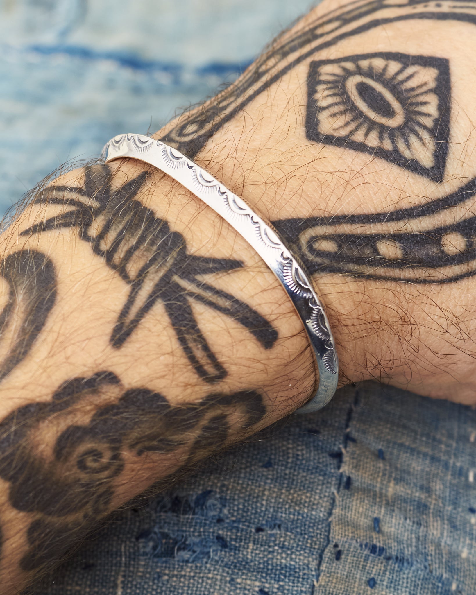 Larry Smith Thin Triangle Bracelet Leaf BR-0091 – Second Sunrise