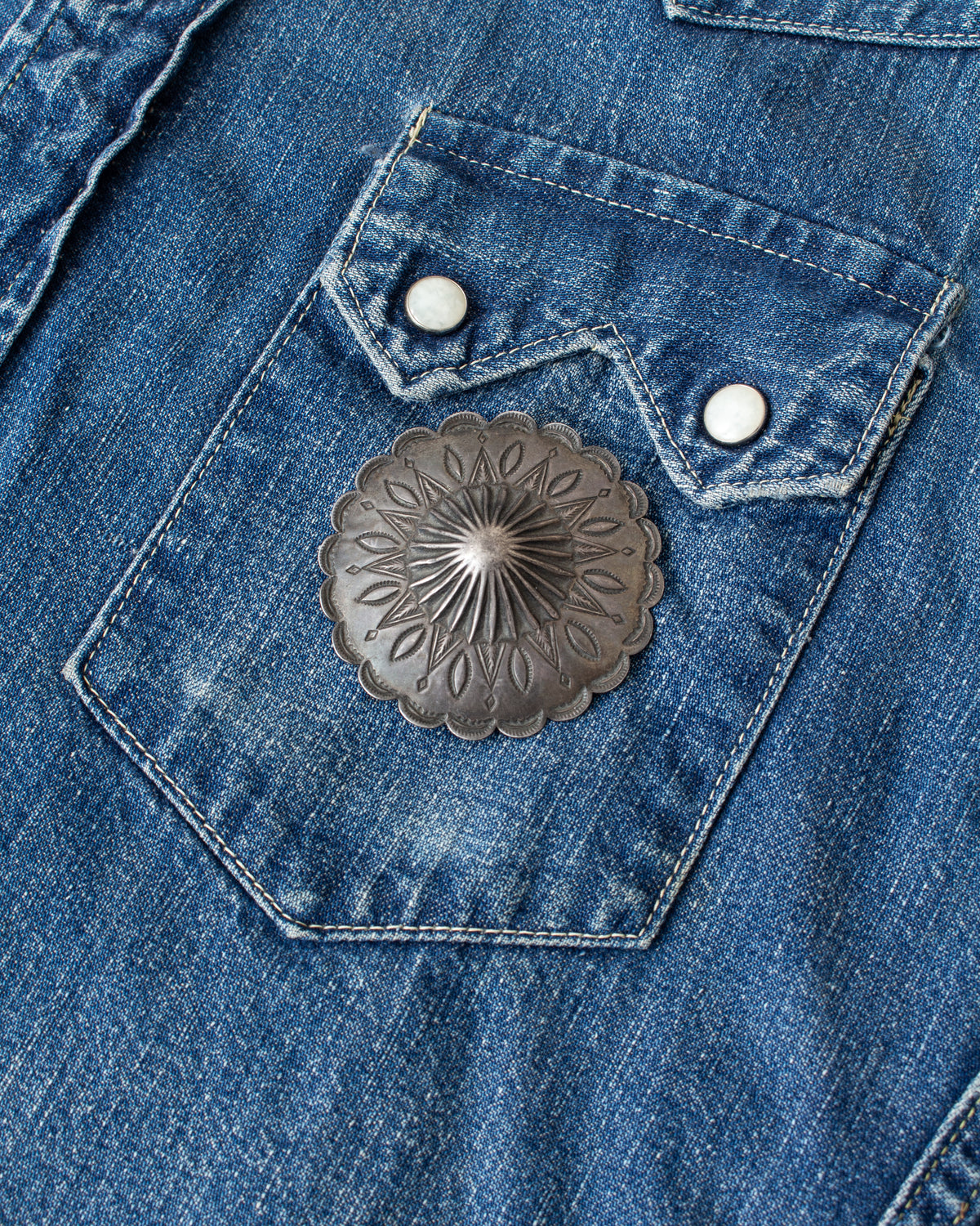 Vintage Shell Concha Brooch