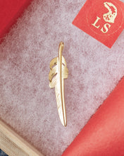 Larry Smith 18K Gold Kazekiri Feather Top EFNL-0028-R18K