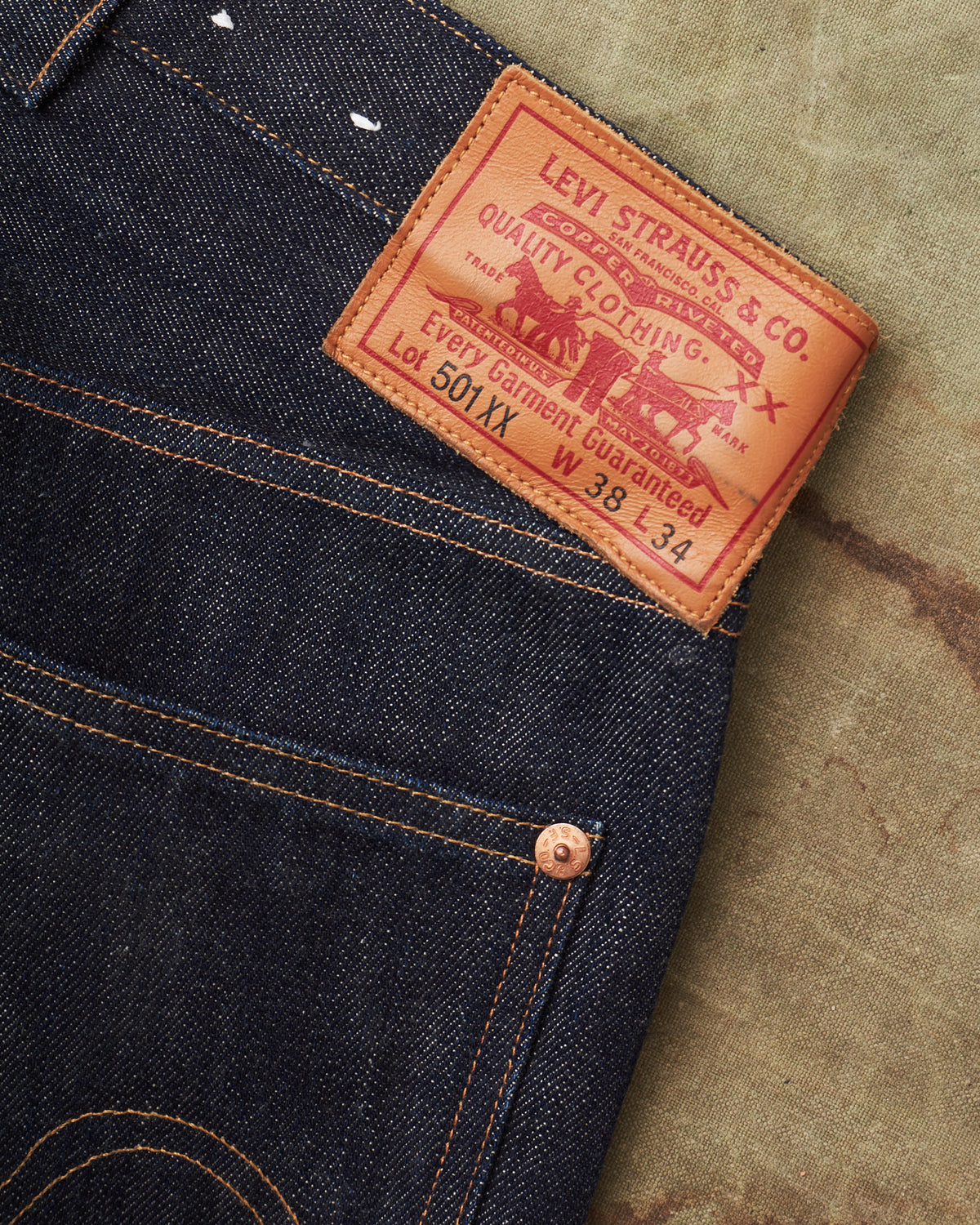 Second Hand Levi's Vintage Clothing Made in USA 1915 501XX W 38
