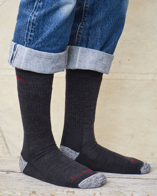 Darn Tough 1403 Black Midweight Wool Socks Hiker Boot Sock Cushion