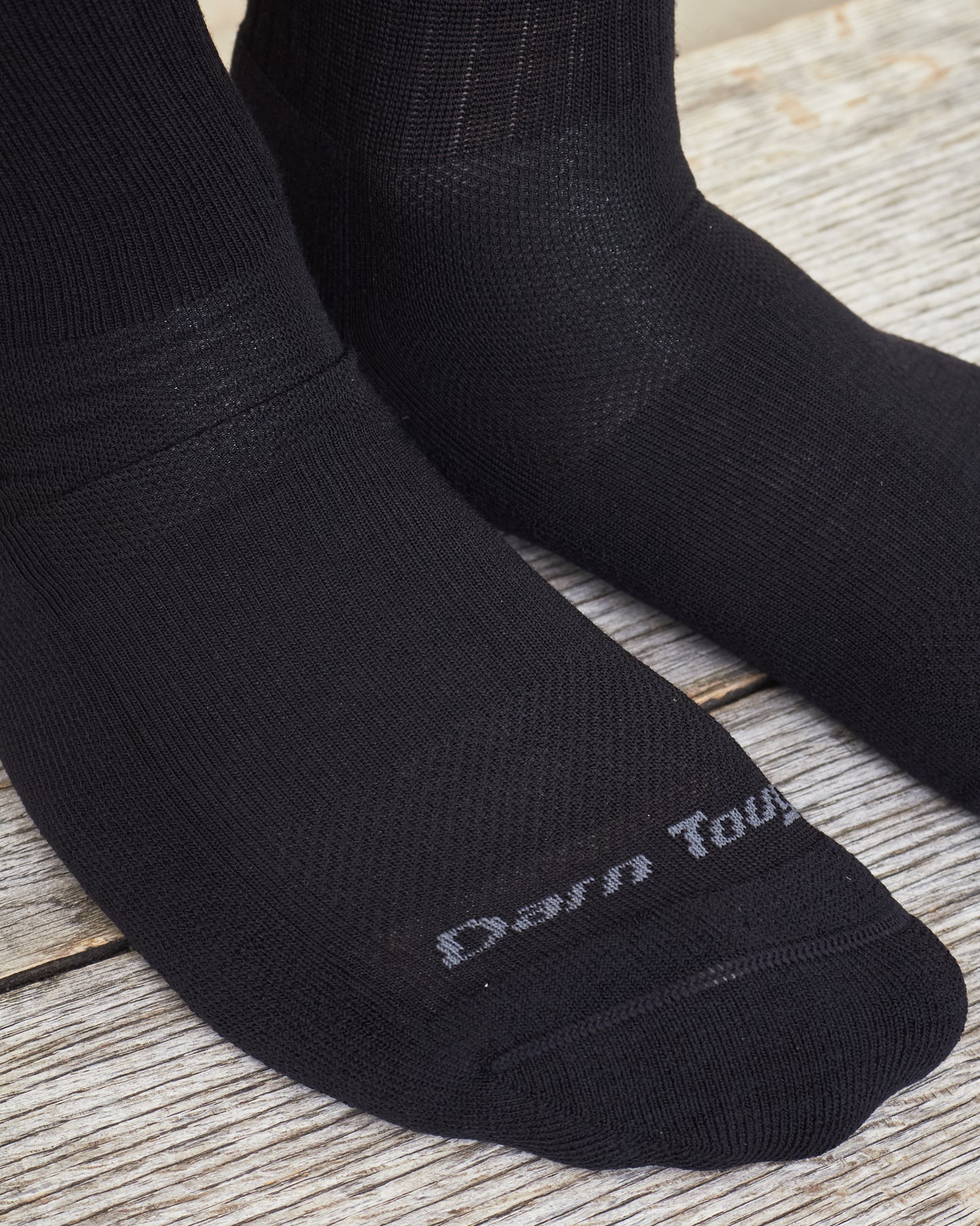 Darn Tough 1657 Black Merino Wool Lifestyle Crew Lightweight Socks