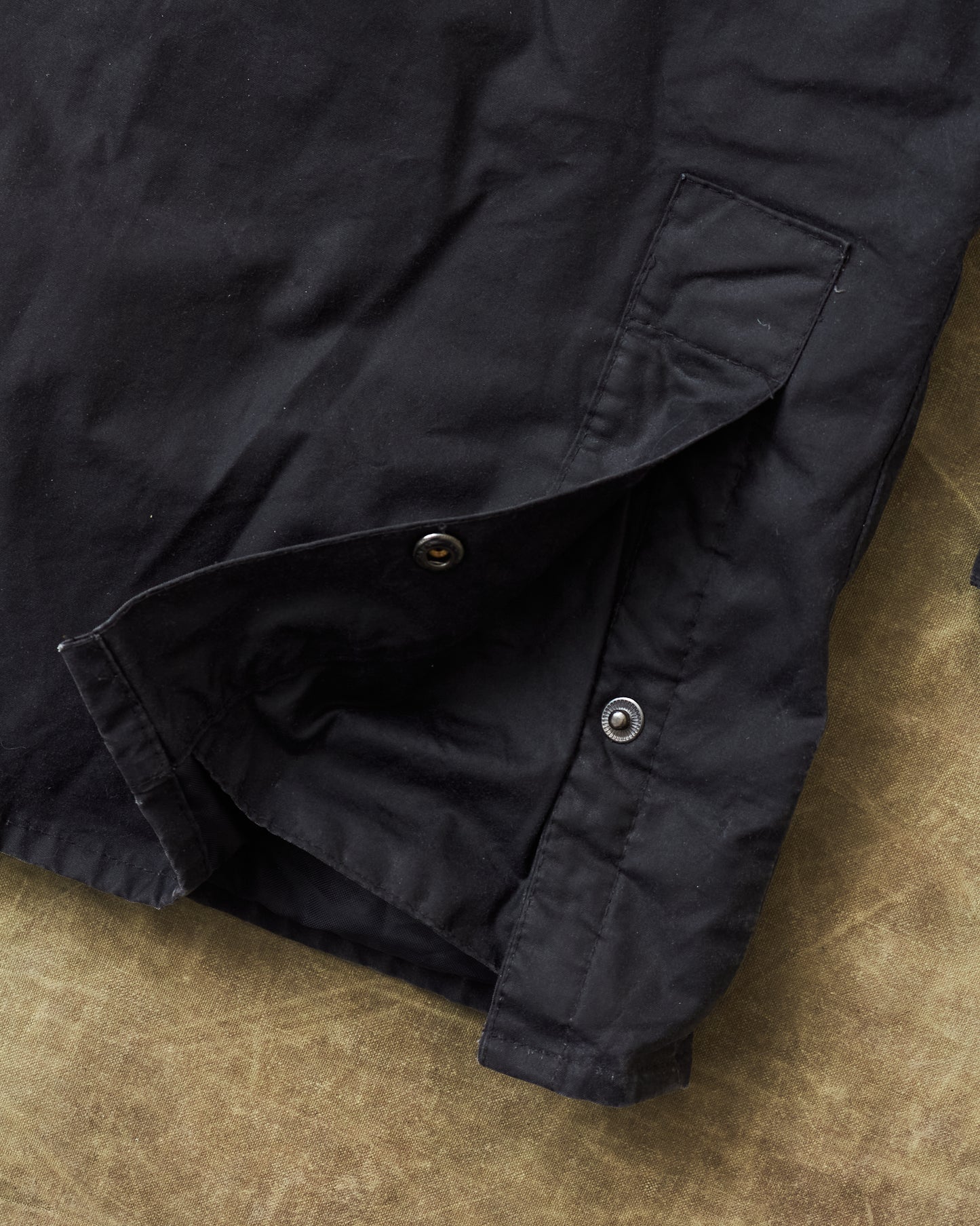 Second Hand Barbour Bedale Black Waxed Jacket Size C42 / 107 cm