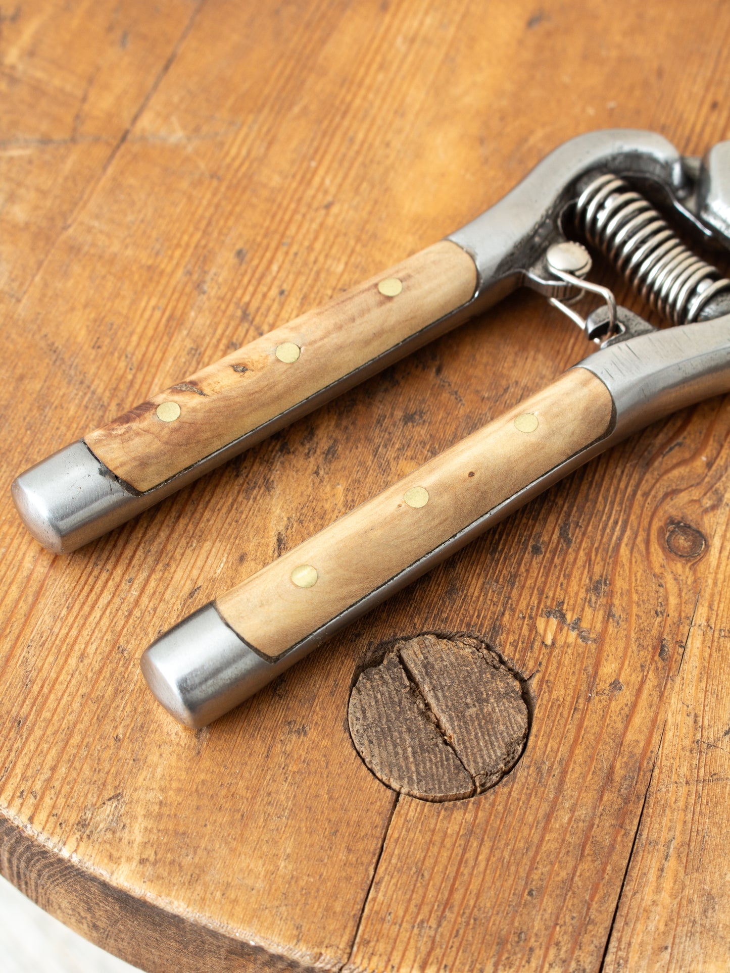 Tender Bypass Secateurs Pear Wood