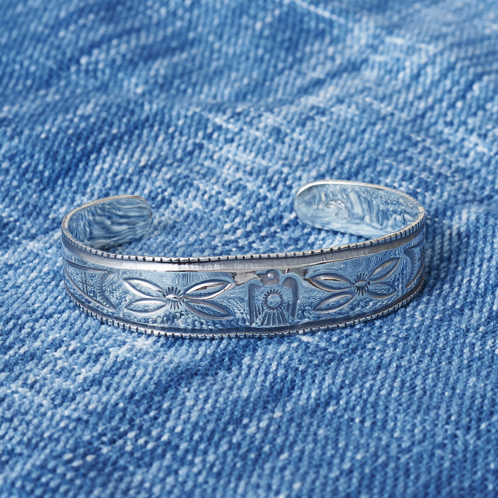Larry Smith Thunderbird Stamp Bracelet BR-0103 – Second Sunrise