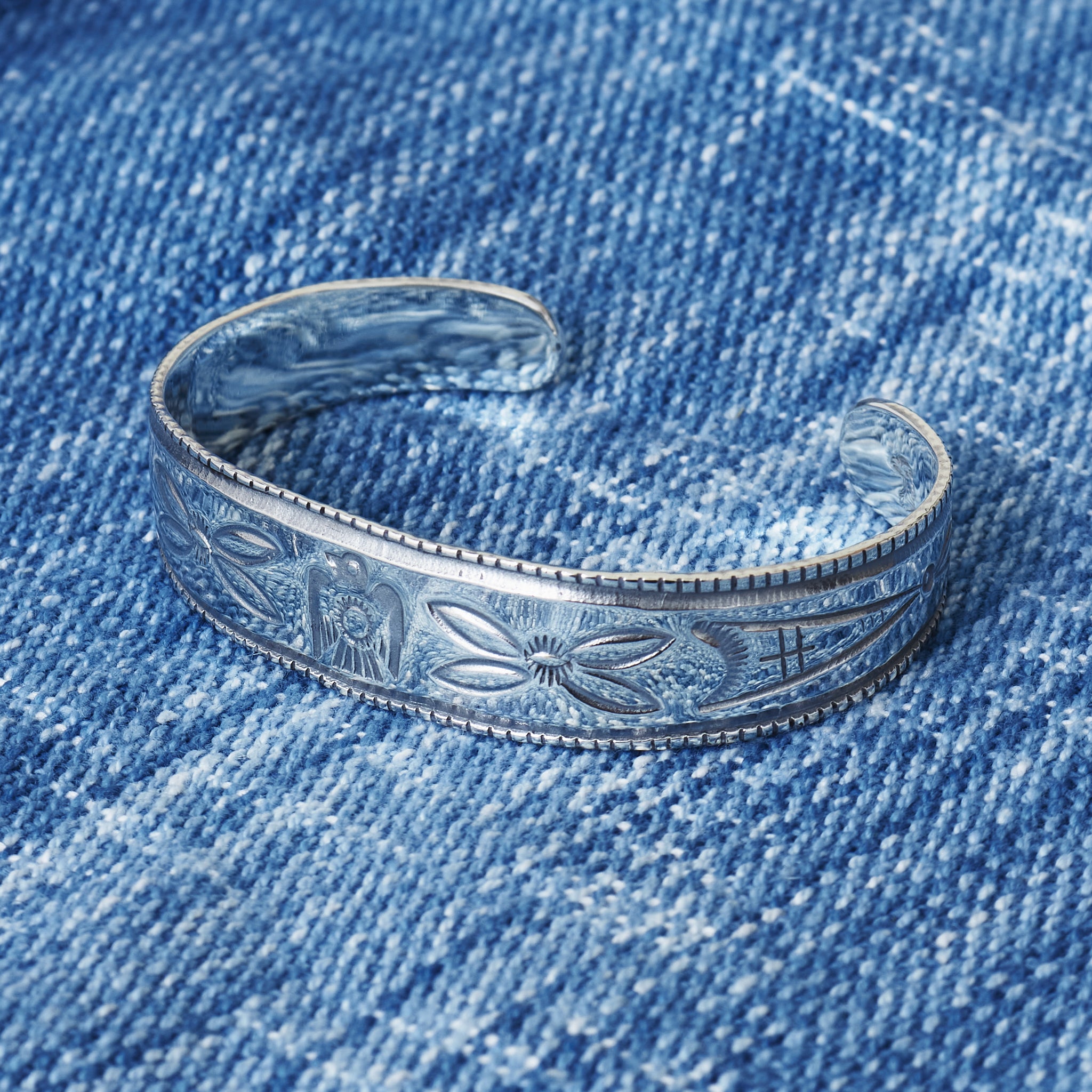 Larry Smith Thunderbird Stamp Bracelet BR-0103 – Second Sunrise
