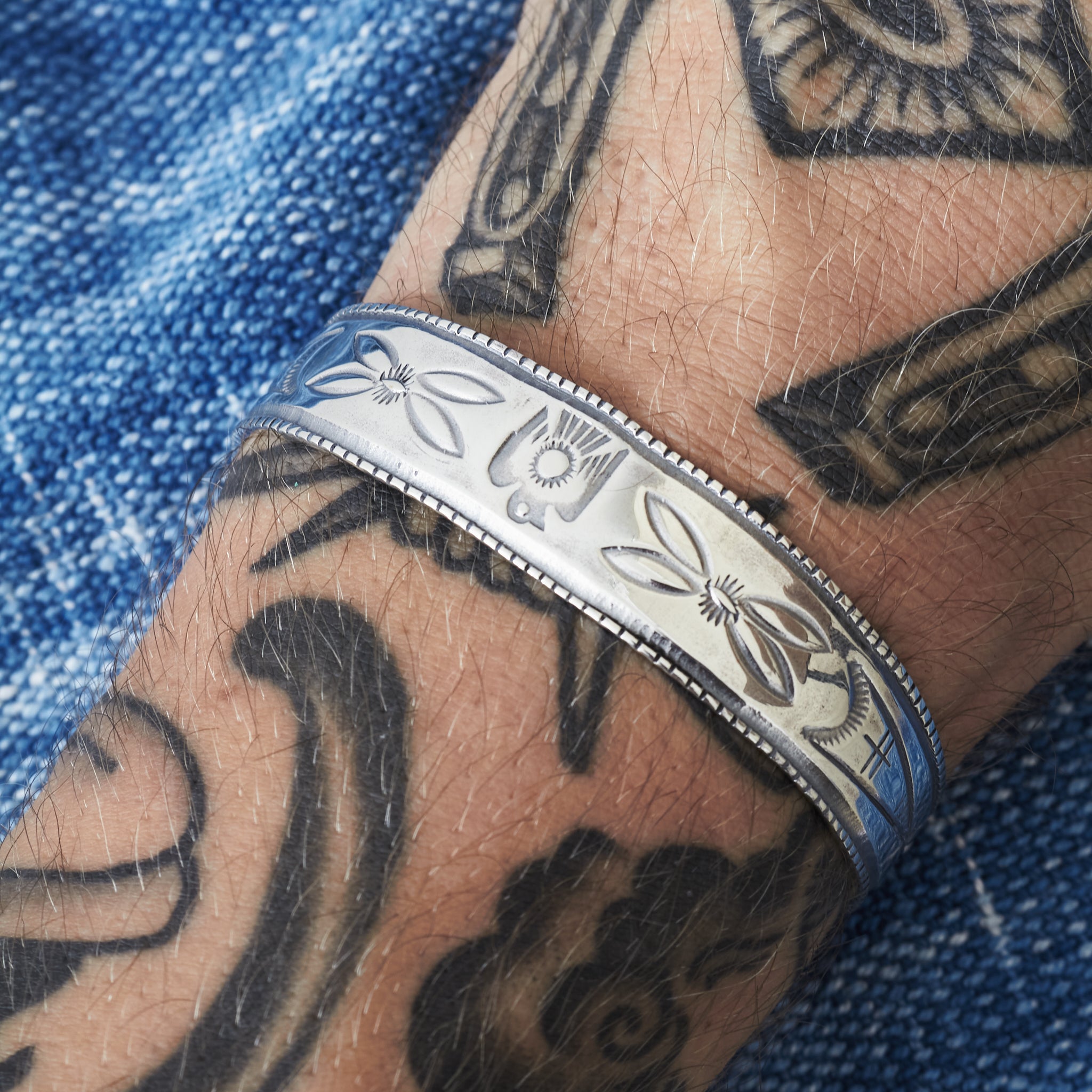 Larry Smith Thunderbird Stamp Bracelet BR-0103 – Second Sunrise