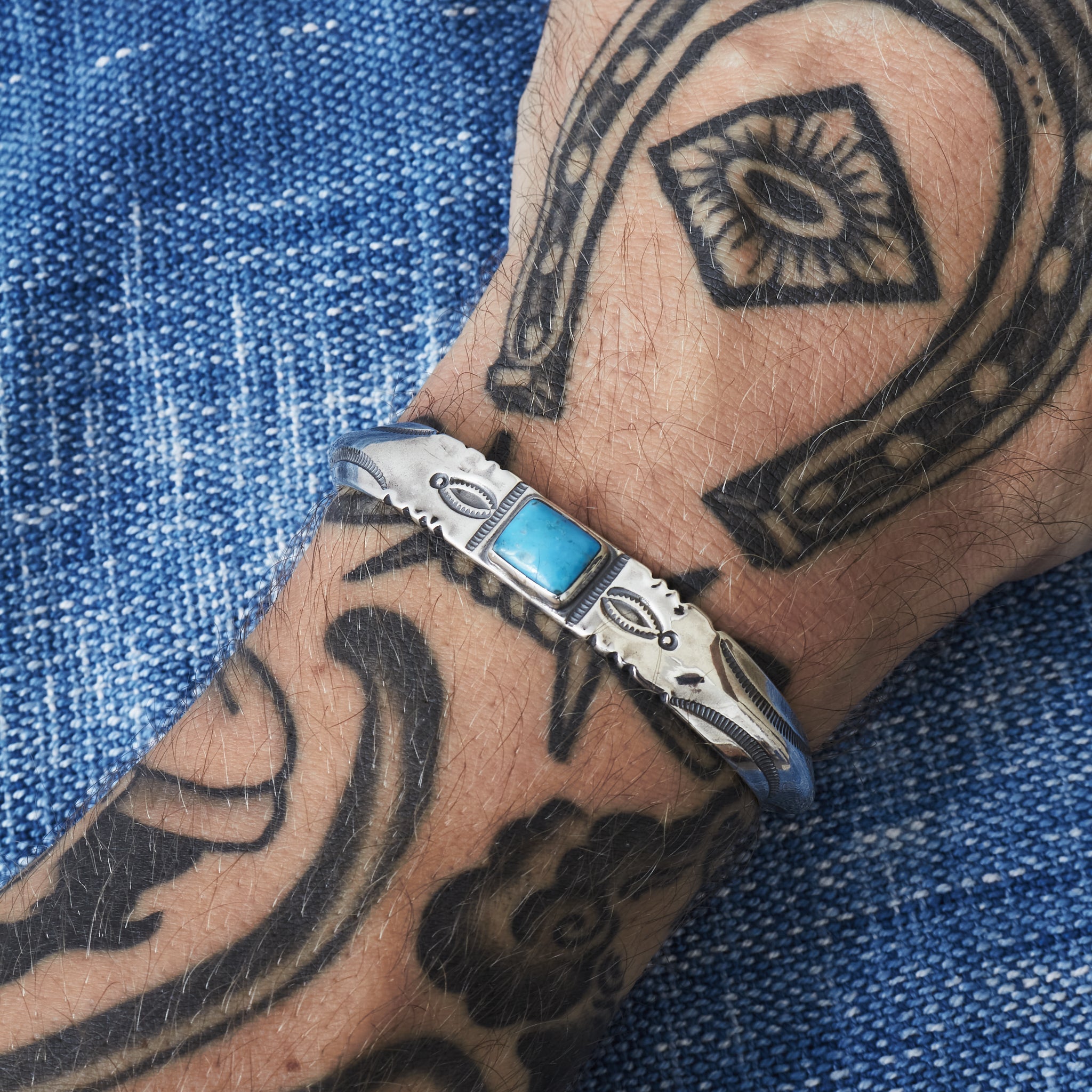 LARRY SMITH MEN'S LOVE HANDS BRACELET Larry Smith 3 Shell Lozenge