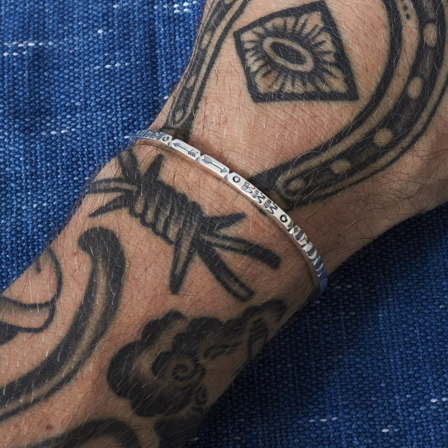 Larry Smith BR-0126 Extra Thin Square Bangle