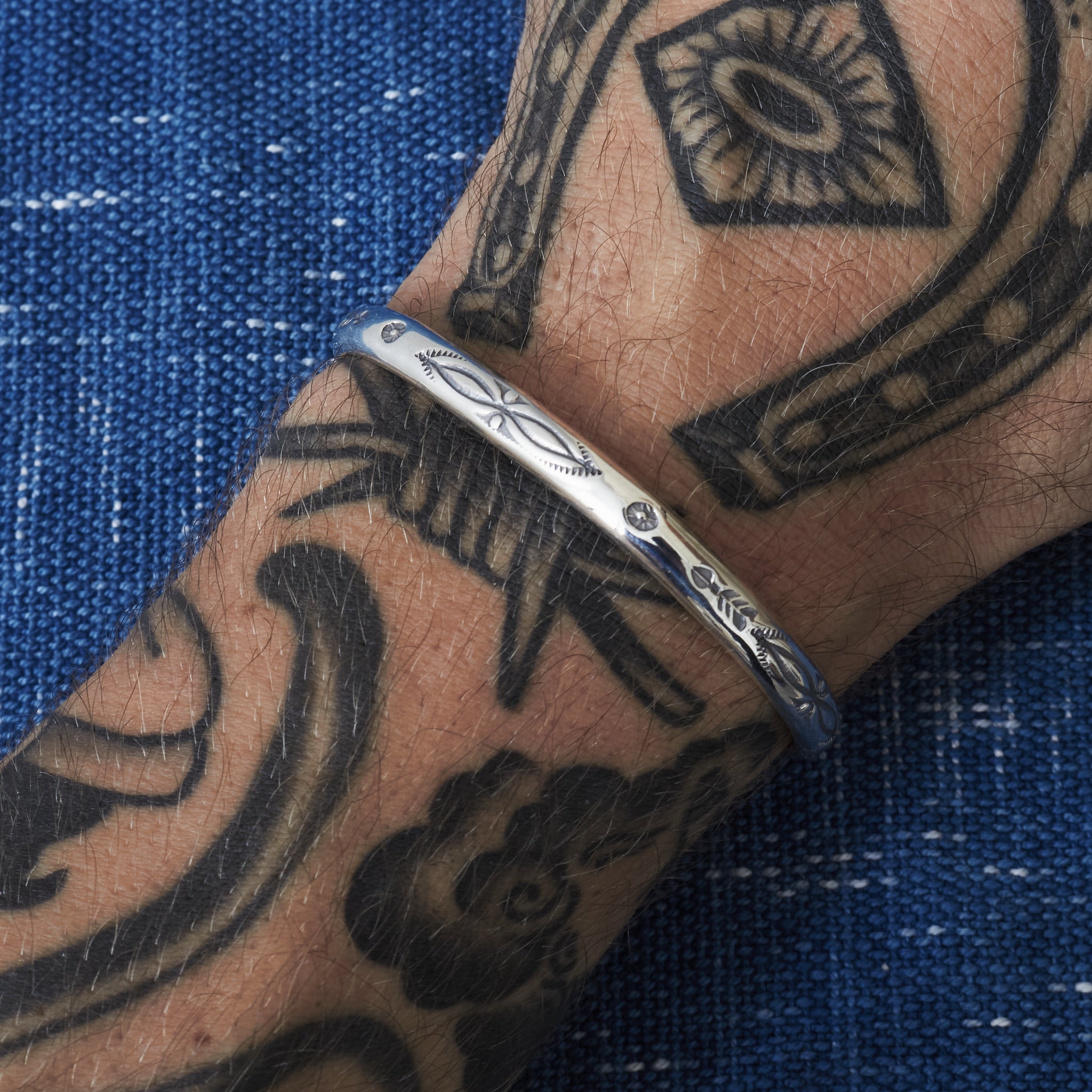 Larry Smith Love Hand Bracelet BR-0131 – Second Sunrise