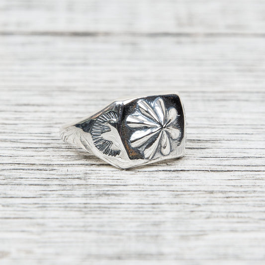 Larry Smith Square Shell Ring RG-0047