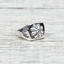Larry Smith Square Shell Ring RG-0047