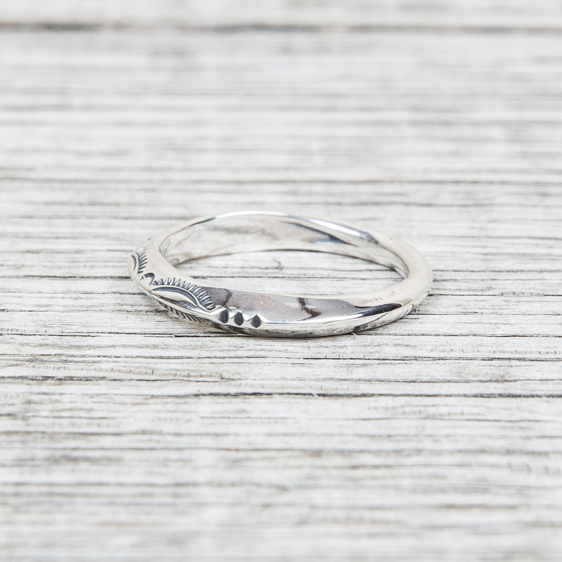 Larry Smith Extra Thin Triangle Ring RG-0054 – Second Sunrise