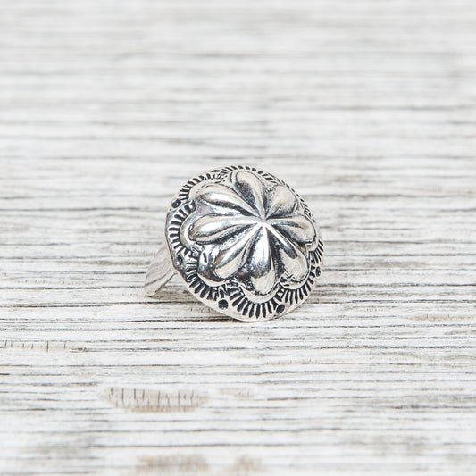 Larry Smith Round Leaf Shell Concha Small Stud OT-C0105