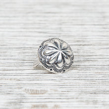 Larry Smith Round Leaf Shell Concha Small Stud OT-C0105