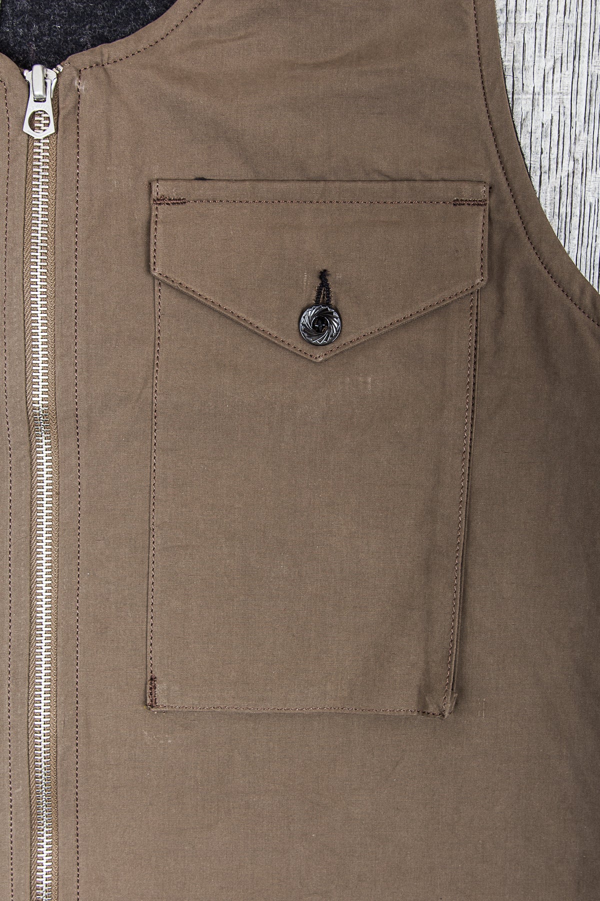 Indigofera Tectonic Vest Dark Green