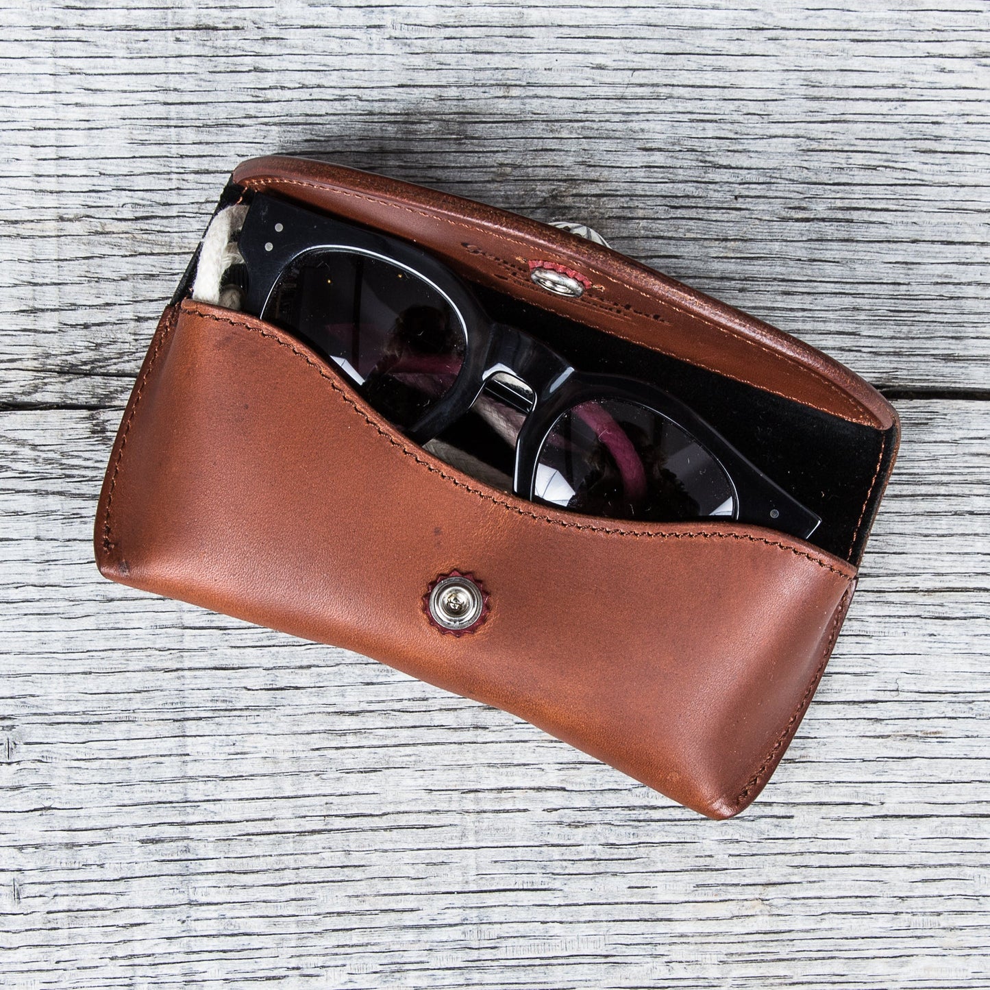 Larry Smith LT-0064 Glass Case Light Brown