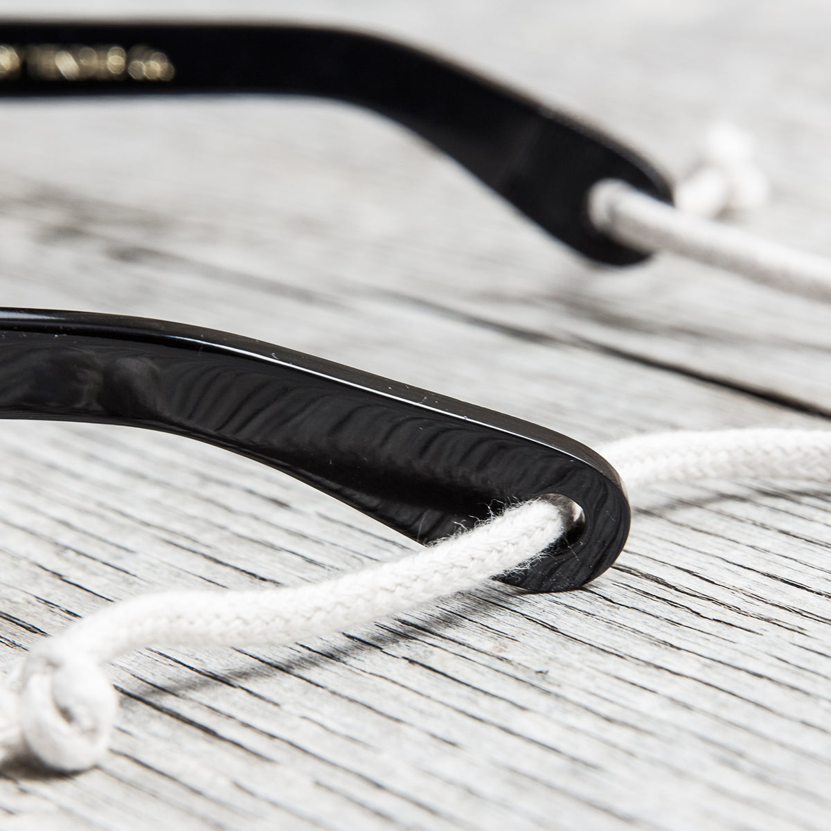 Tender Round Tops Sunglasses Black Cotton Acetate