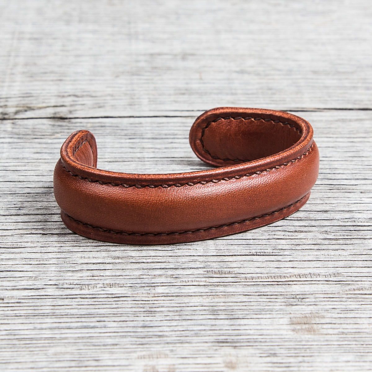 Lone Wolf Leather Cuff Bracelet Saddle Tan Tärnsjö Veg Tanned Dark Seams