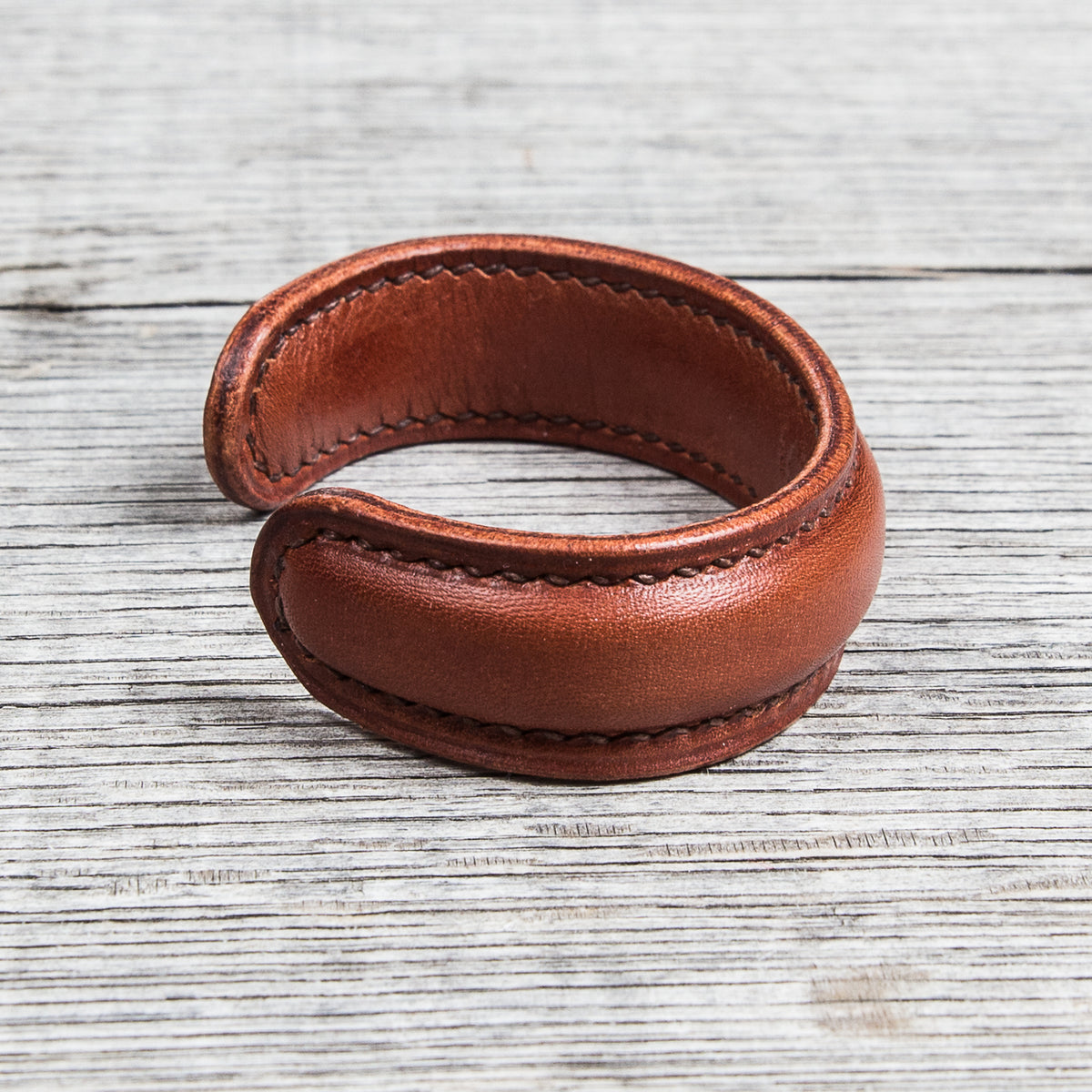 Lone Wolf Leather Cuff Bracelet Saddle Tan Tärnsjö Veg Tanned Dark Seams