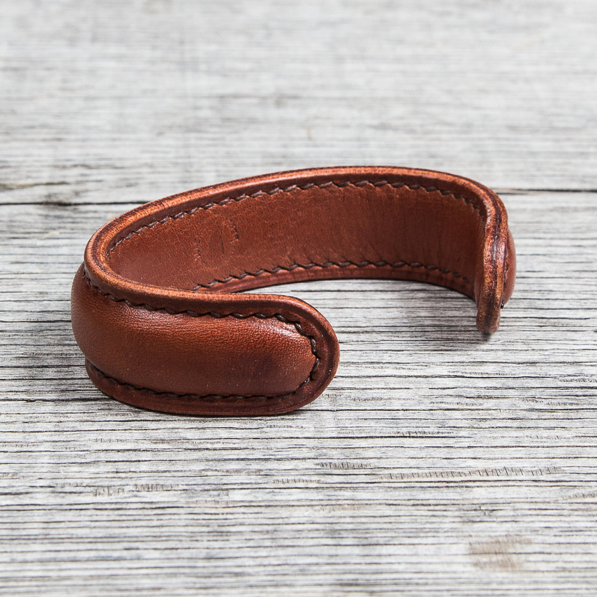 Lone Wolf Leather Cuff Bracelet Saddle Tan Tärnsjö Veg Tanned Dark Seams
