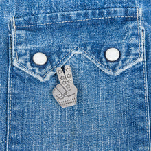 Munqa Newtive Silver Brooch Peace Hand