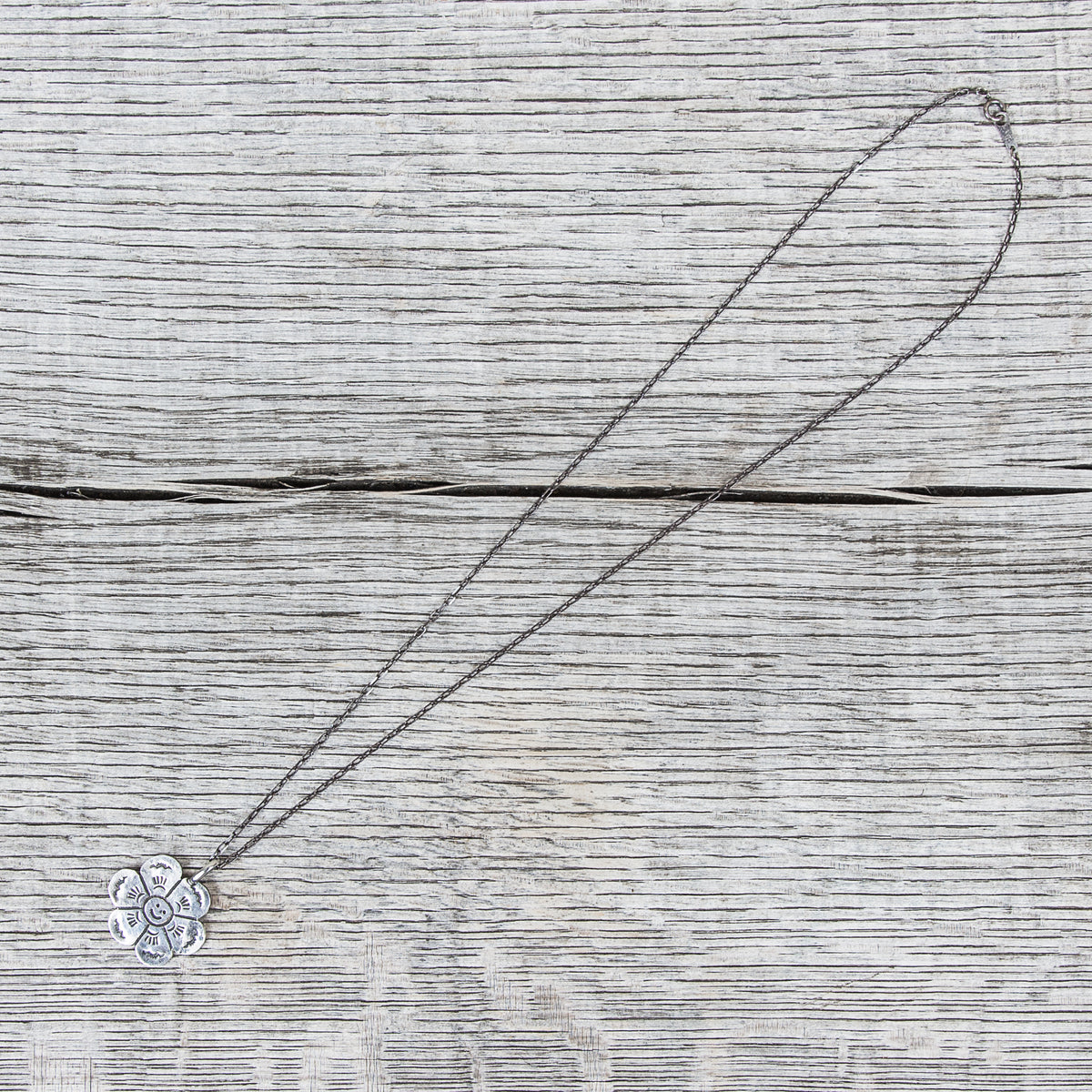 Munqa Newtive Flower Silver Necklace