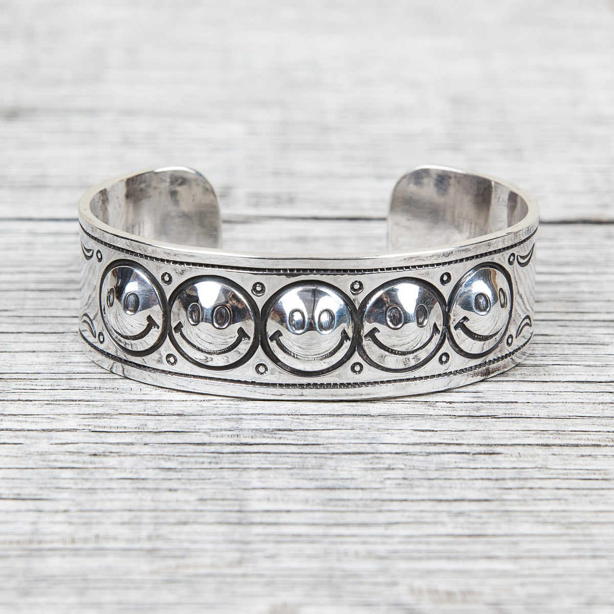 Munqa Newtive Smile Silver Bangle Large