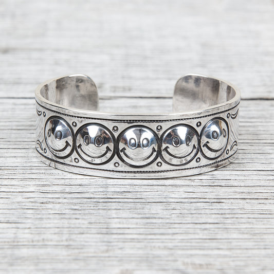 Munqa Newtive Smile Silver Bangle Large