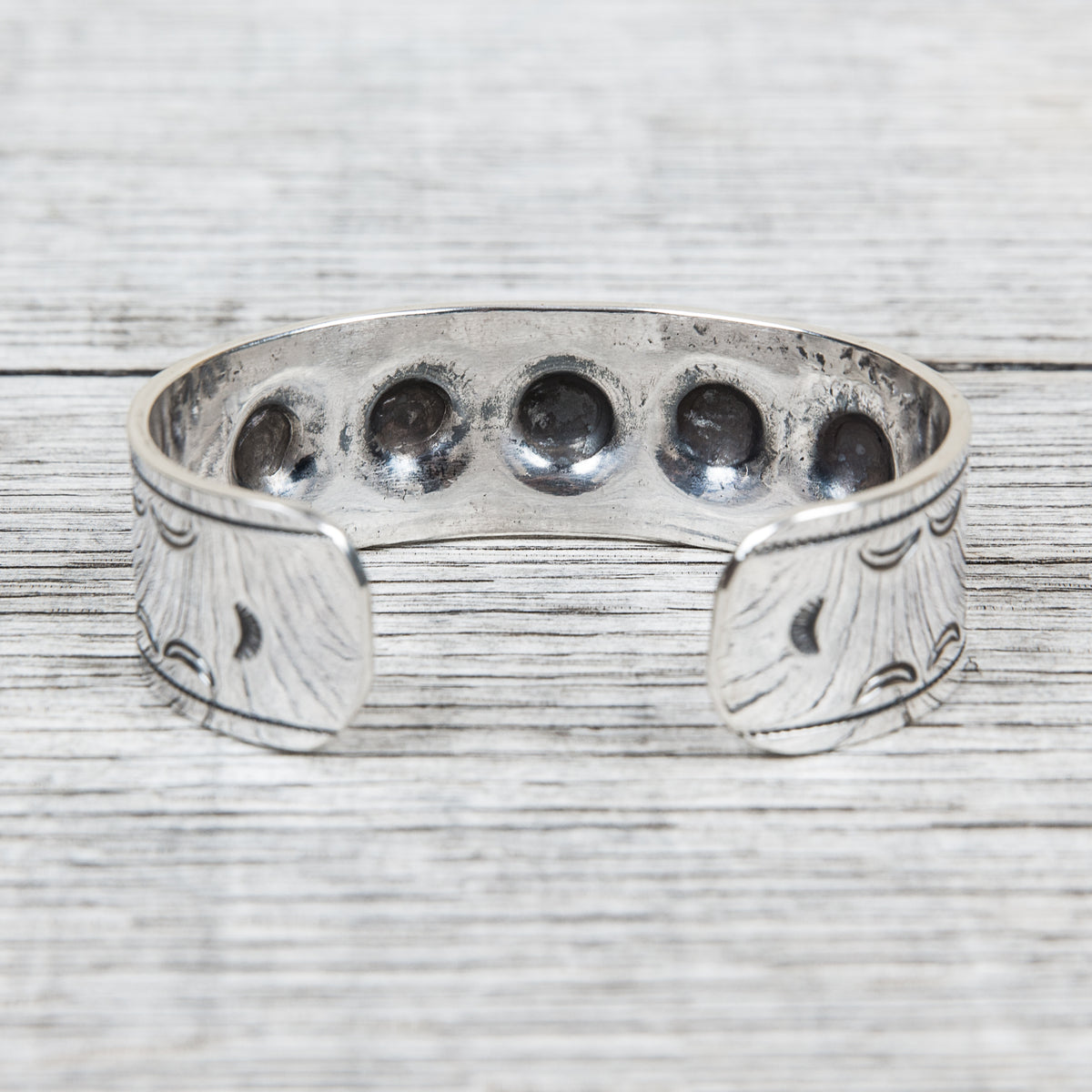 Munqa Newtive Smile Silver Bangle Large